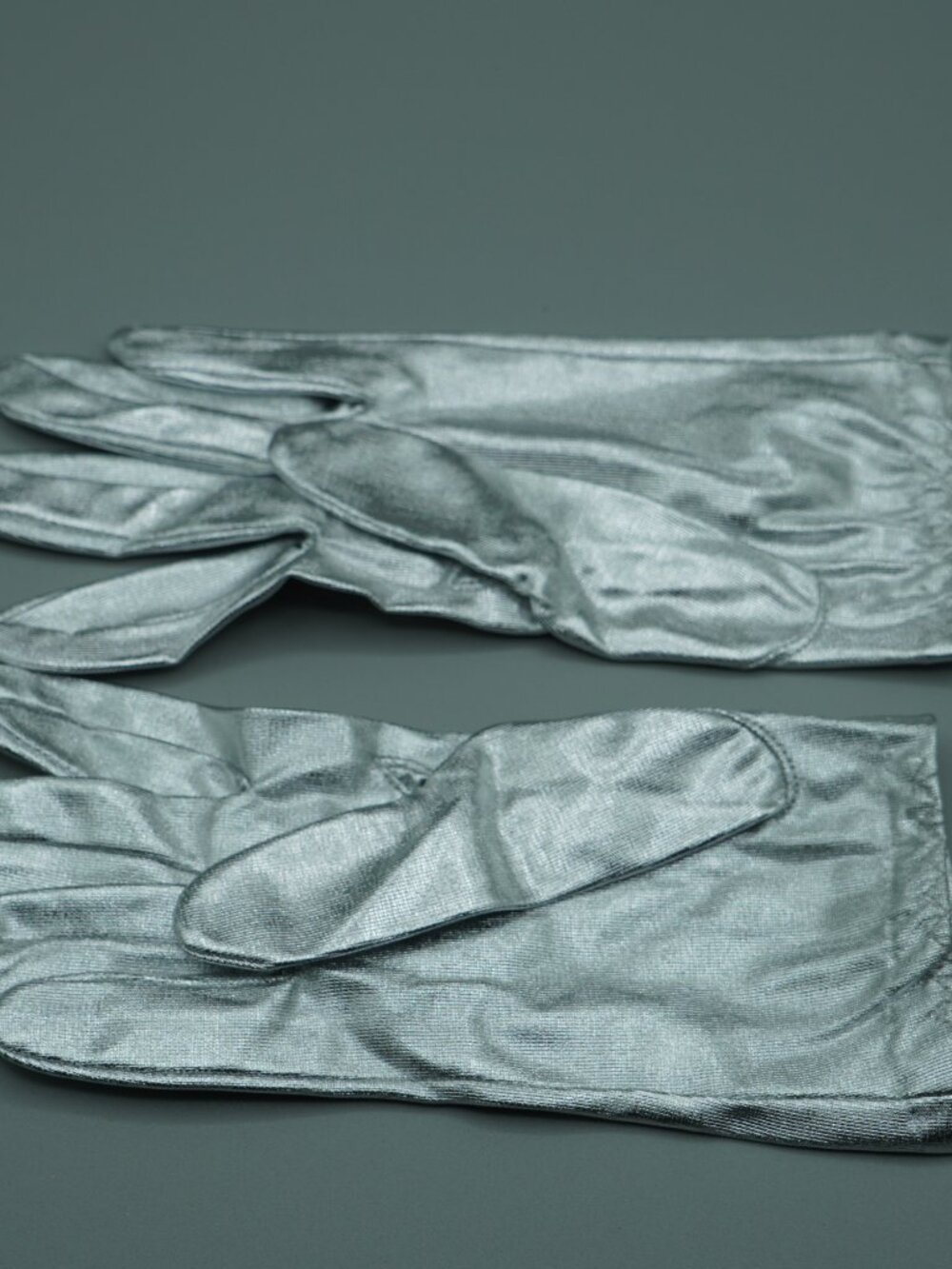 Vintage Silver Lame Metallic Gloves Space Age Mod Wrist Evening Disco Glove
